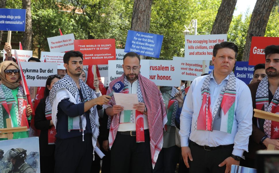 AK Parti İzmir Gençlik Kolları'ndan İsrail Protestosu