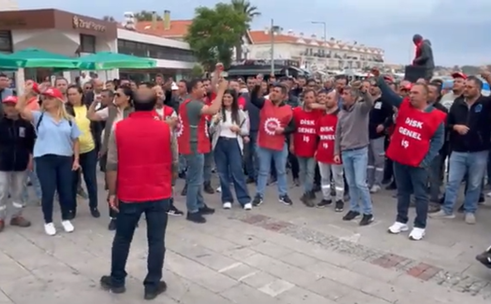 Foça Belediyesi işçileri emeklerinin karşılığını istedi!