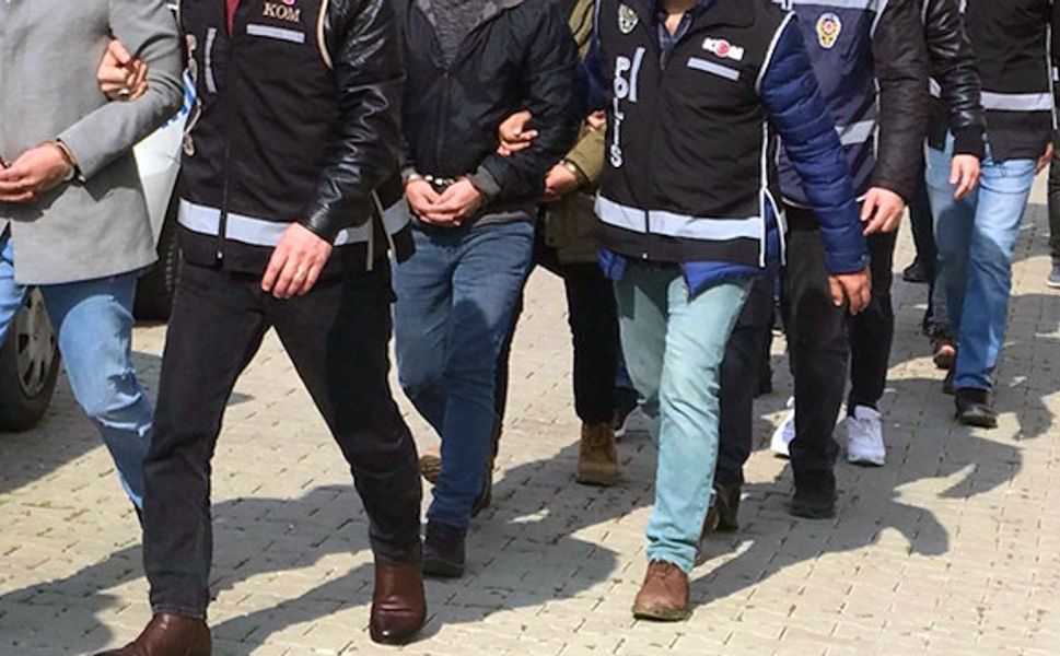 İzmir'de Uyuşturucu Tacirlerine Darbe