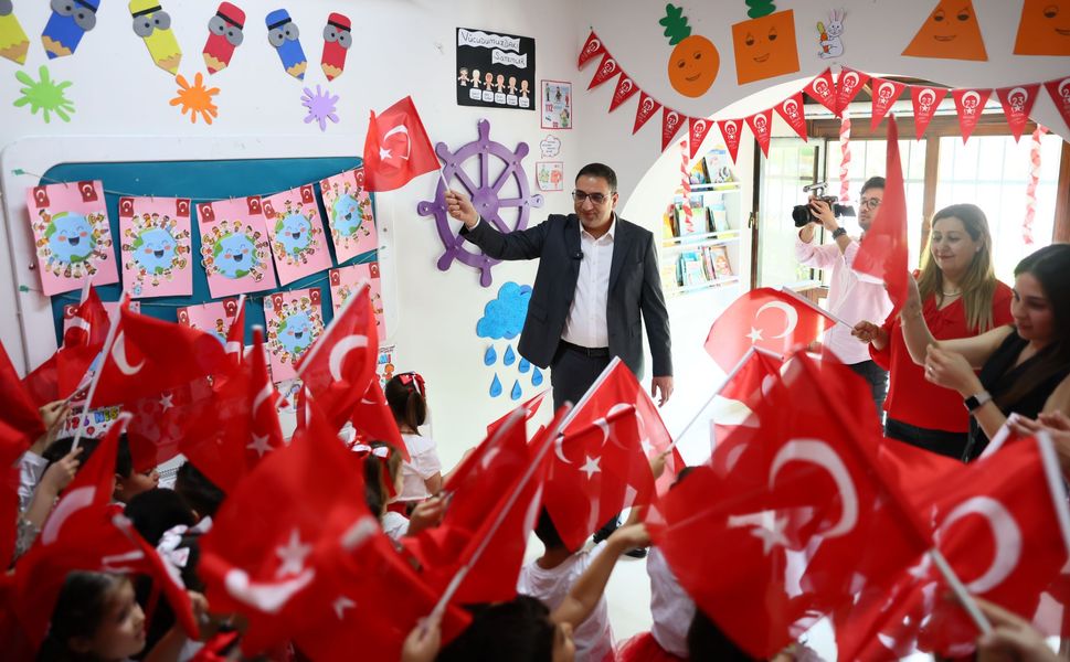 Balçova'da 23 Nisan coşkusu: Minikler Başkan Yiğit’le buluştu