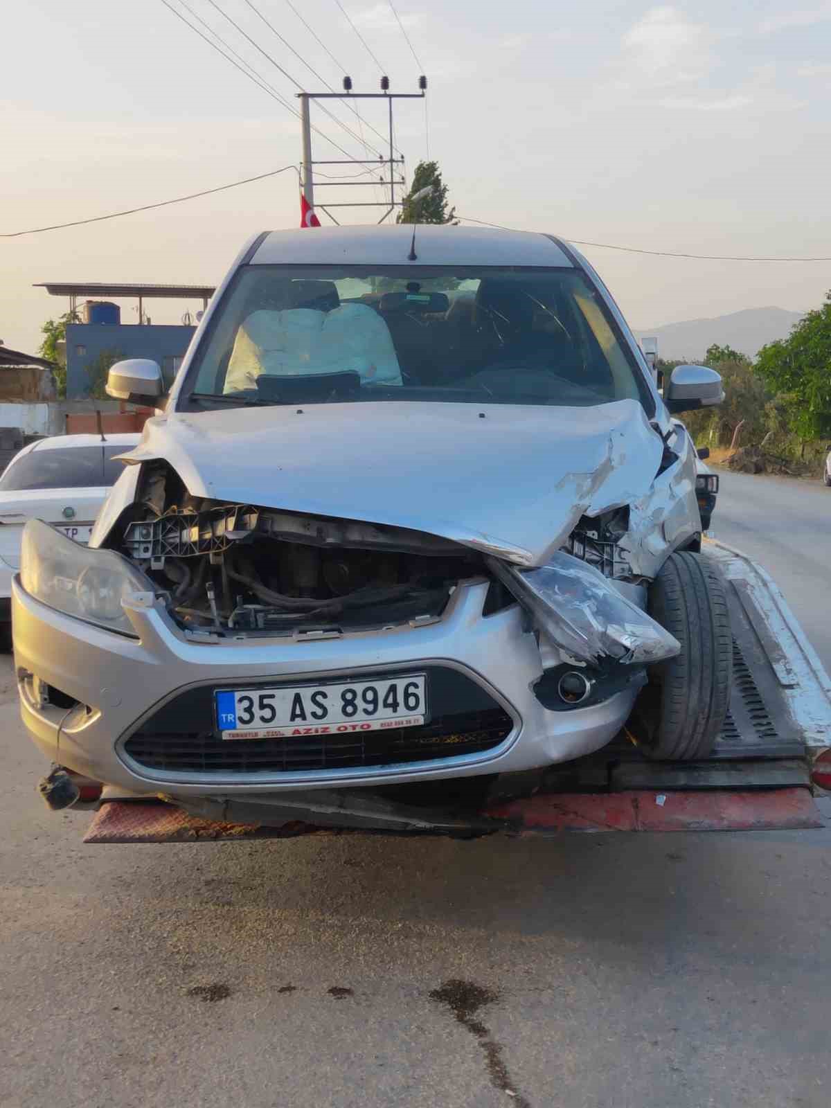 Manisa’nın Turgutlu Ilçesinde Otomobil Ile Çarpışan Jandarma Aracı Sulama Kanalına Devrildi. Şans Eseri Kazada Yaralanan Olmadı