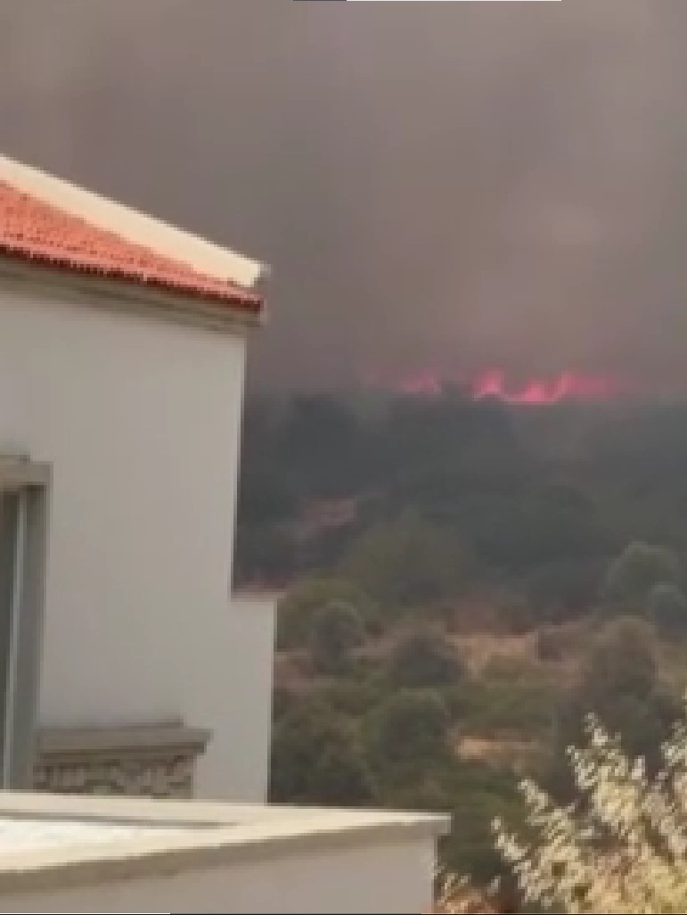 İzmir Menderes’teki Yangının Ardından Çeşme’de De Yangın Çıktı