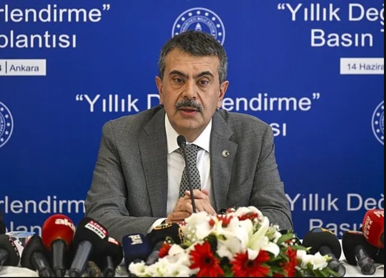 Milli Eğitim Bakanı, Lisede Yaşanan Kıyafet Tartışması Hakkında Açıklama Yaptı