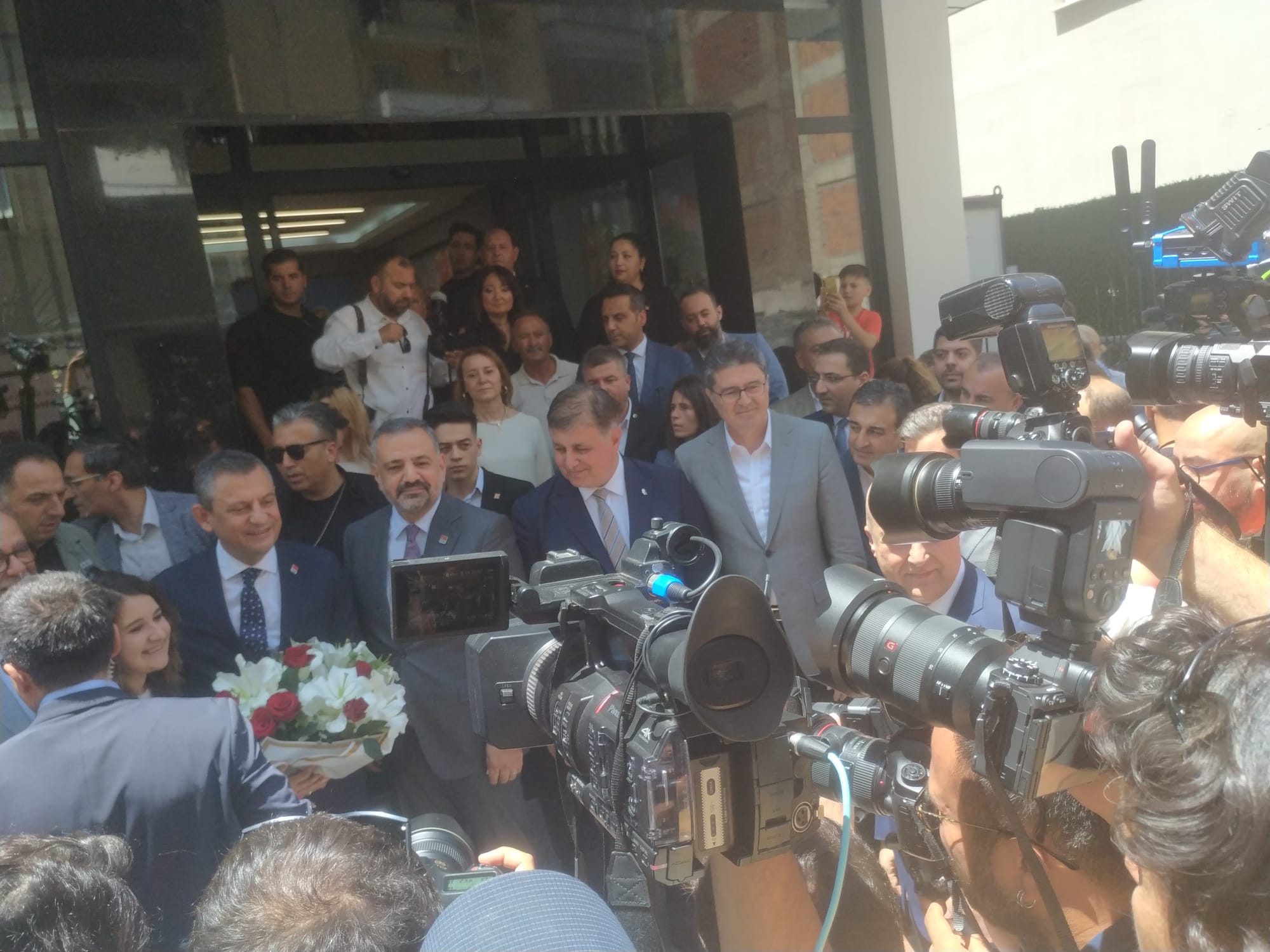 CHP lideri Özgür Özel İzmir'de!