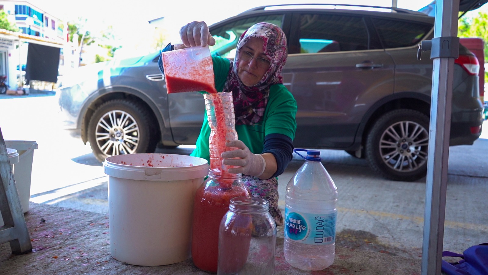 Ayvalık Belediyesi'nden Mahallelere Ücretsiz Salça Makinesi Hizmeti0