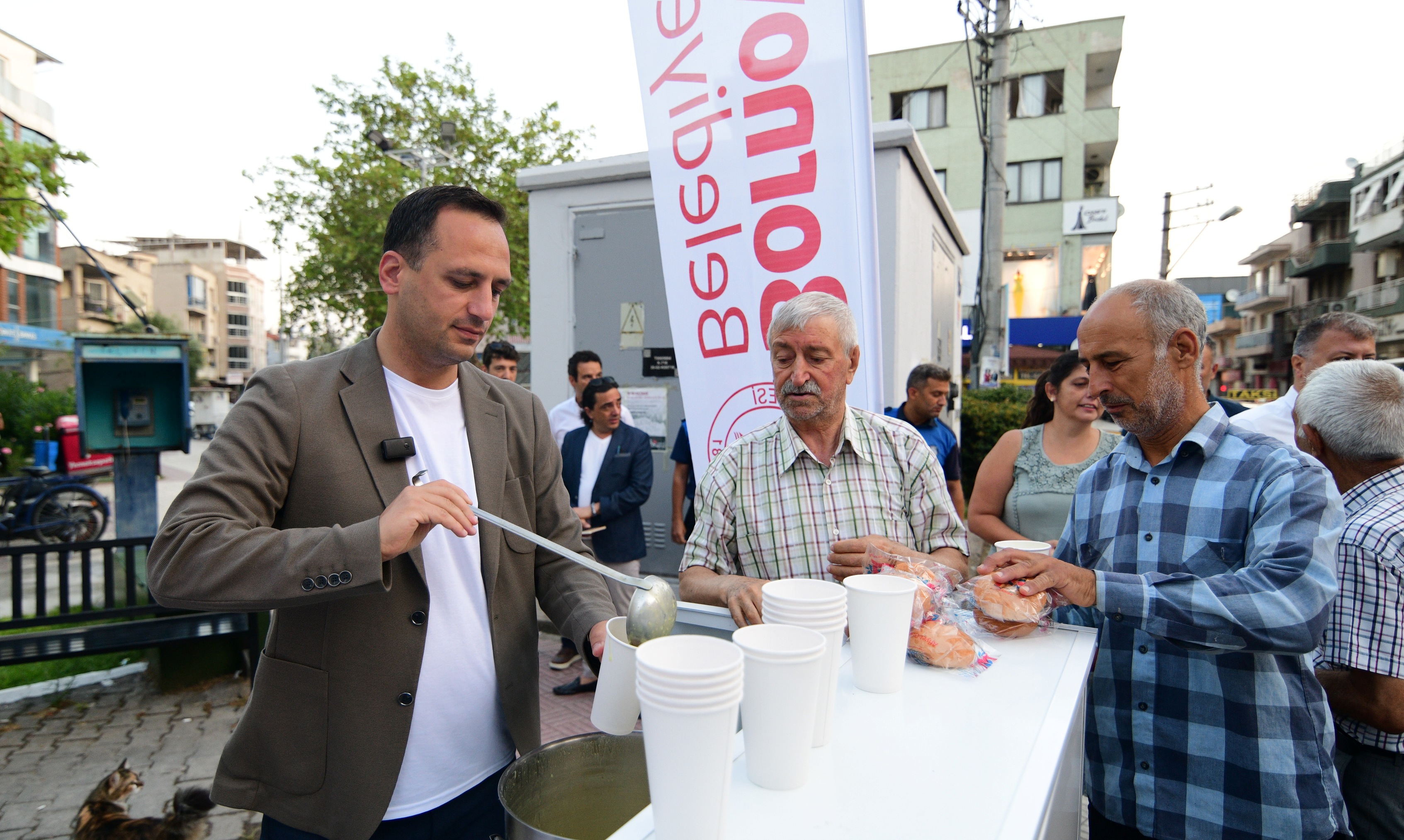 Bornova'da Sıcak Çorba Dağıtımı Başladı!0