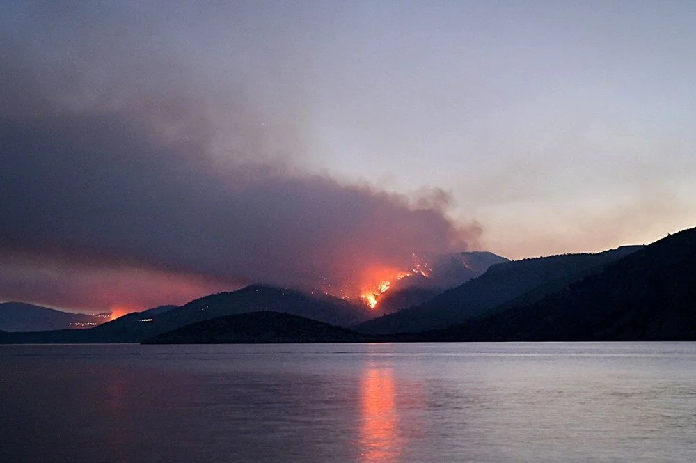 Ege Adaları Alevlere Teslim Yangınlarla Mücadele Sürüyor2