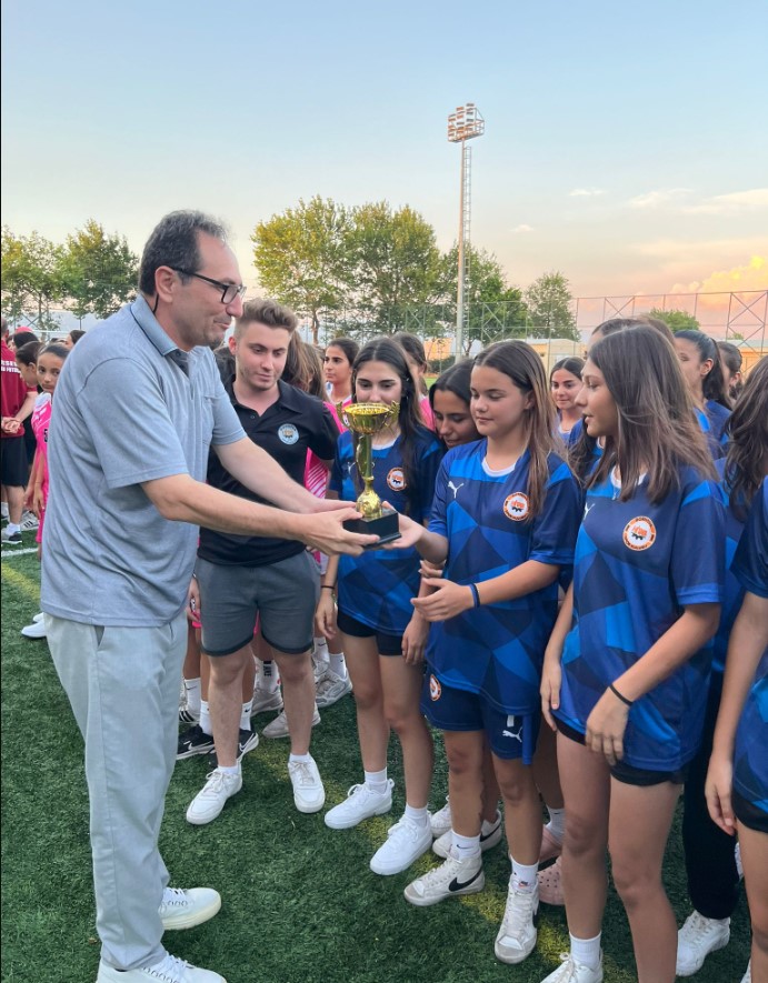 İzmir'in Kız Futbol Ligi Coşkuyla Tamamlandı