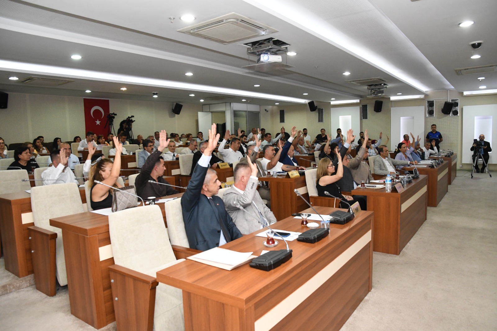 Karabağlar Belediyesi Meclis Toplantısında Gündemi Tartıştı1