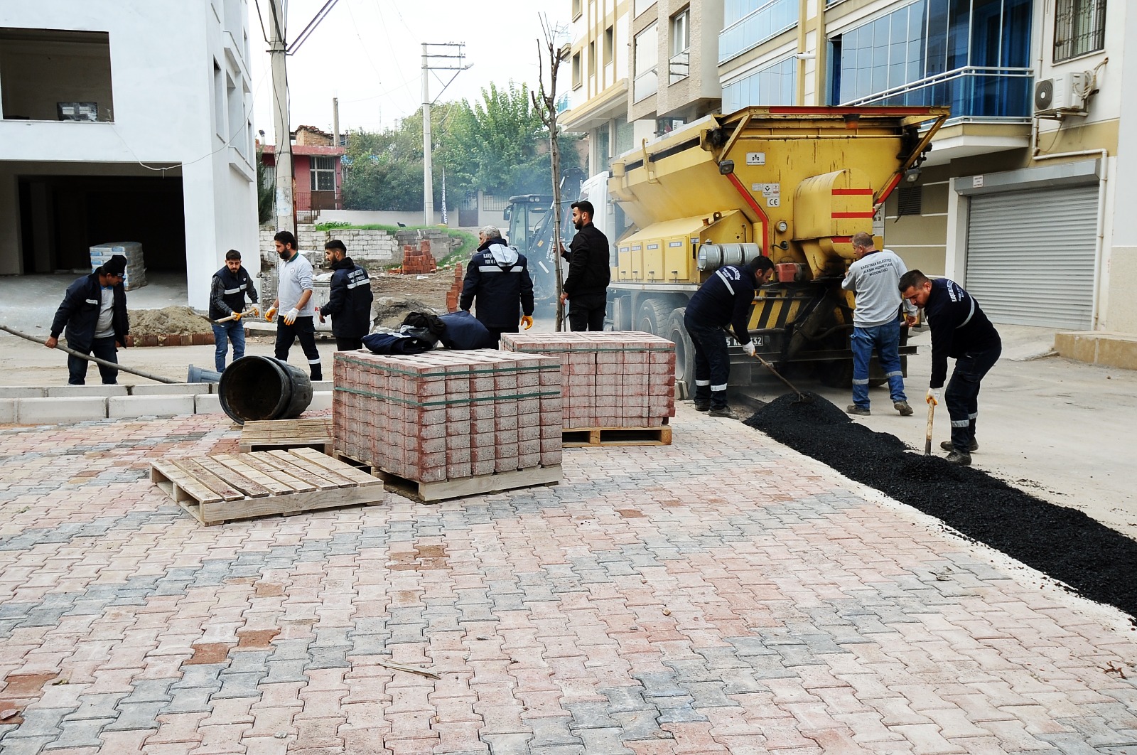 Karşıyaka Belediyesi Sokakları Güzelleştiriyor2