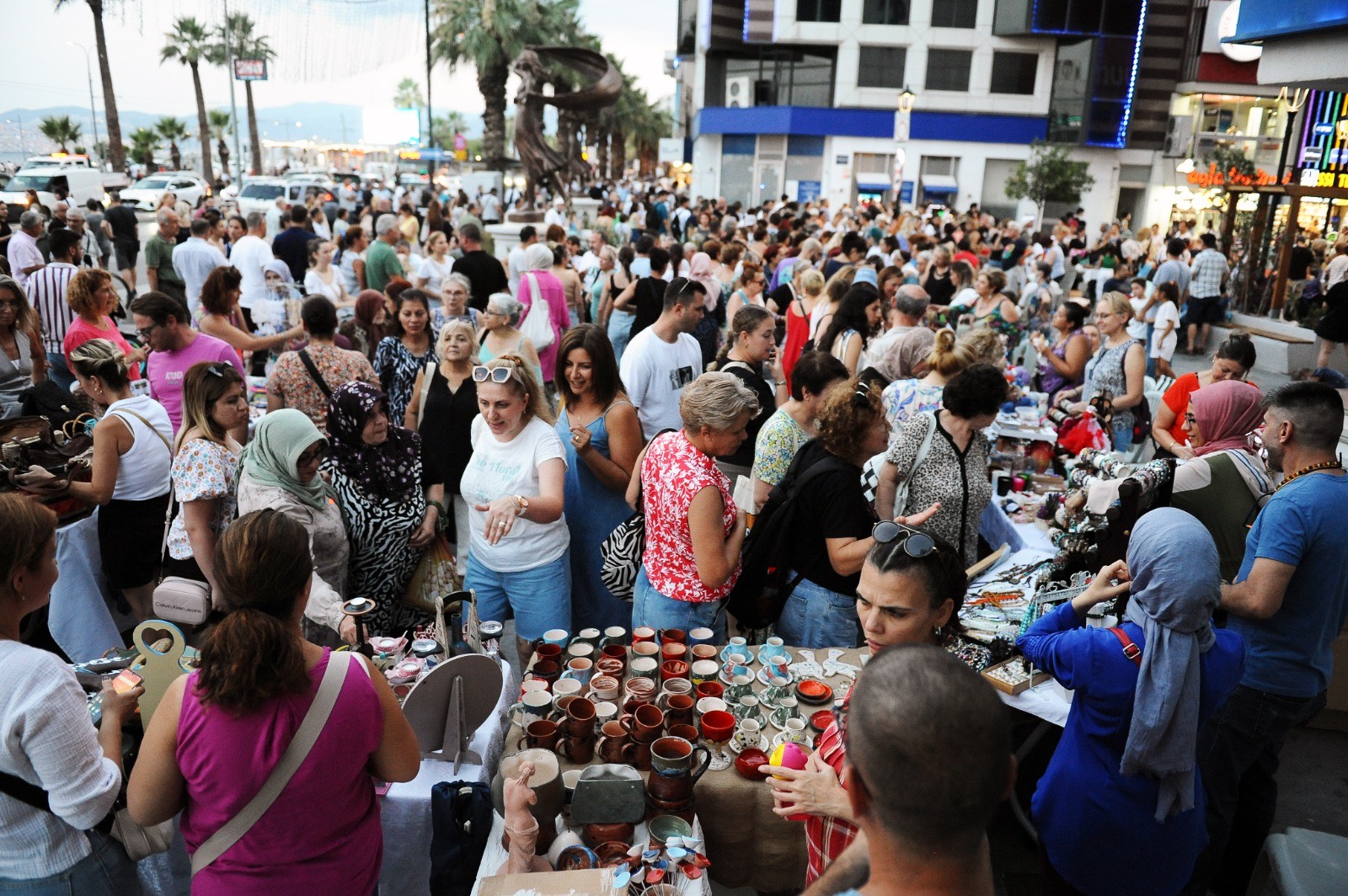 Karşıyaka Gece Pazarı34