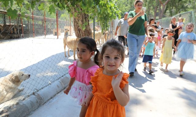 Marmaris Belediyesi Geçici Hayvan Bakımevi'ne Öğrencilerden Ziyaret 3