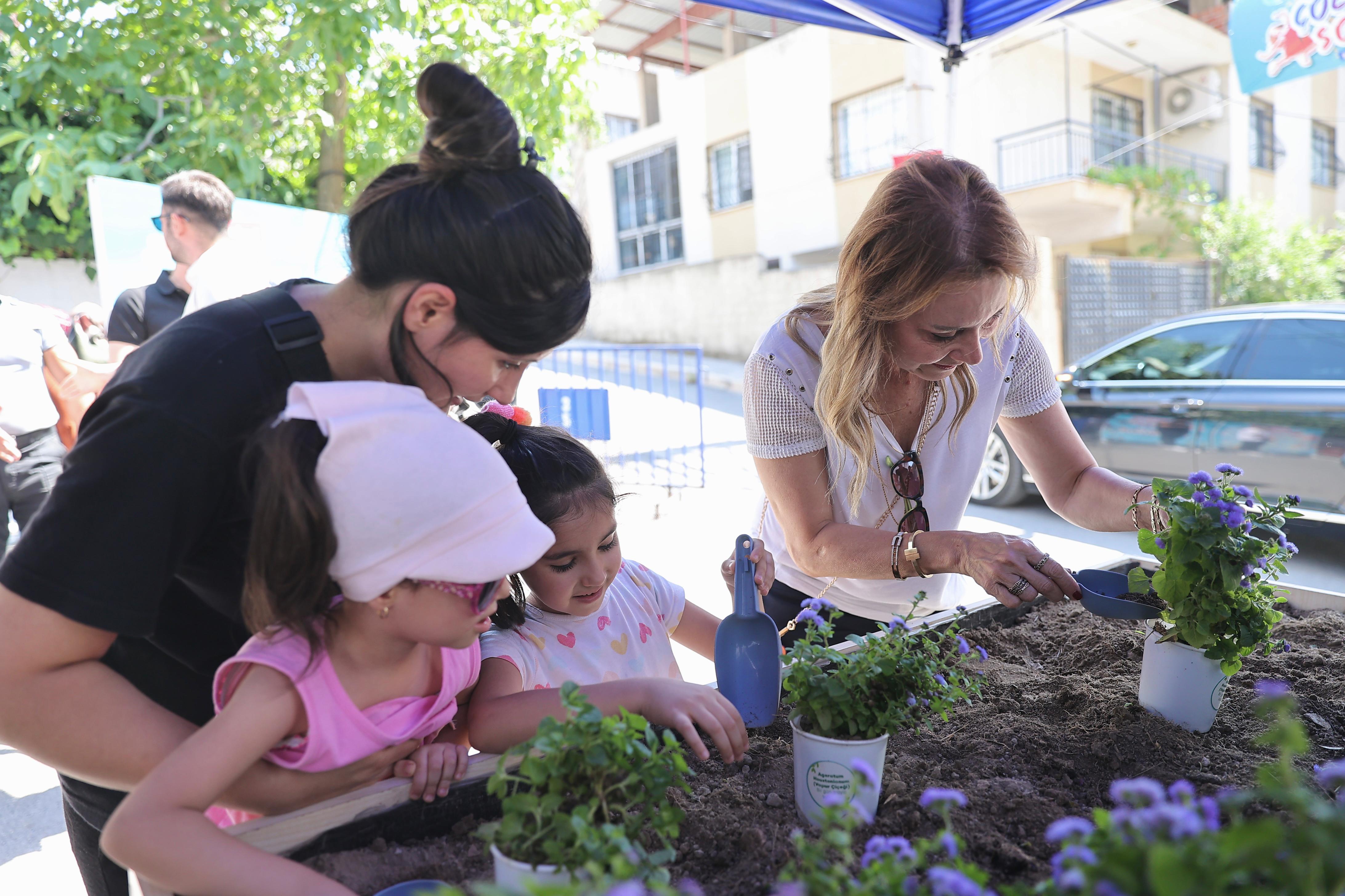 ‘Mutlu Çocuklar Sokağı’ Ile Konak’ta Sokaklar Çocukların Oyun Alanı Oldu (9)