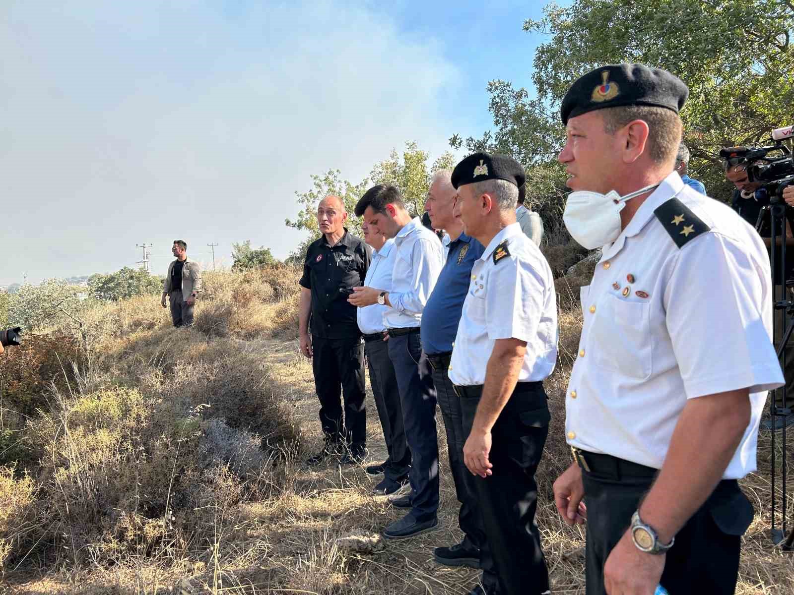 Urla'daki Yangın Devam Ediyor Vali Elban'dan Açıklamalar 1