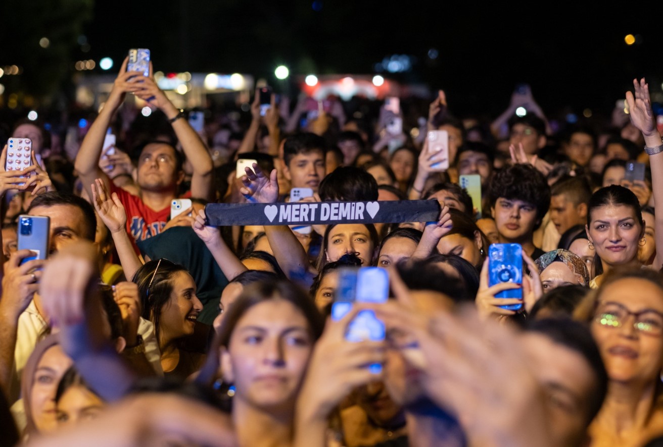 93. İzmir Enternasyonal Fuarı Mert Demir Konseri Ile Başladı