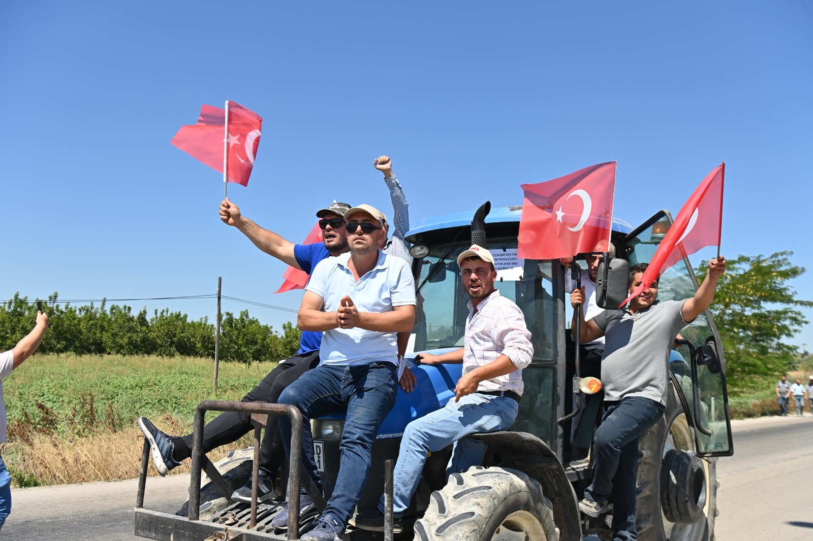 Ahmet Akın’dan Domates Üreticilerine Destek0