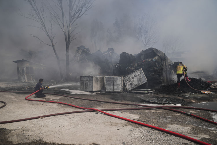 Ankara'daki Fabrika Yangınında Ekipler Zamanla Yarışıyor 1