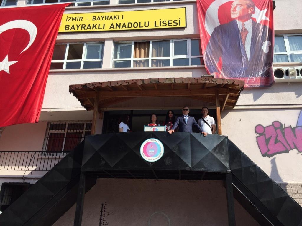 Bayraklı Anadolu Lisesi