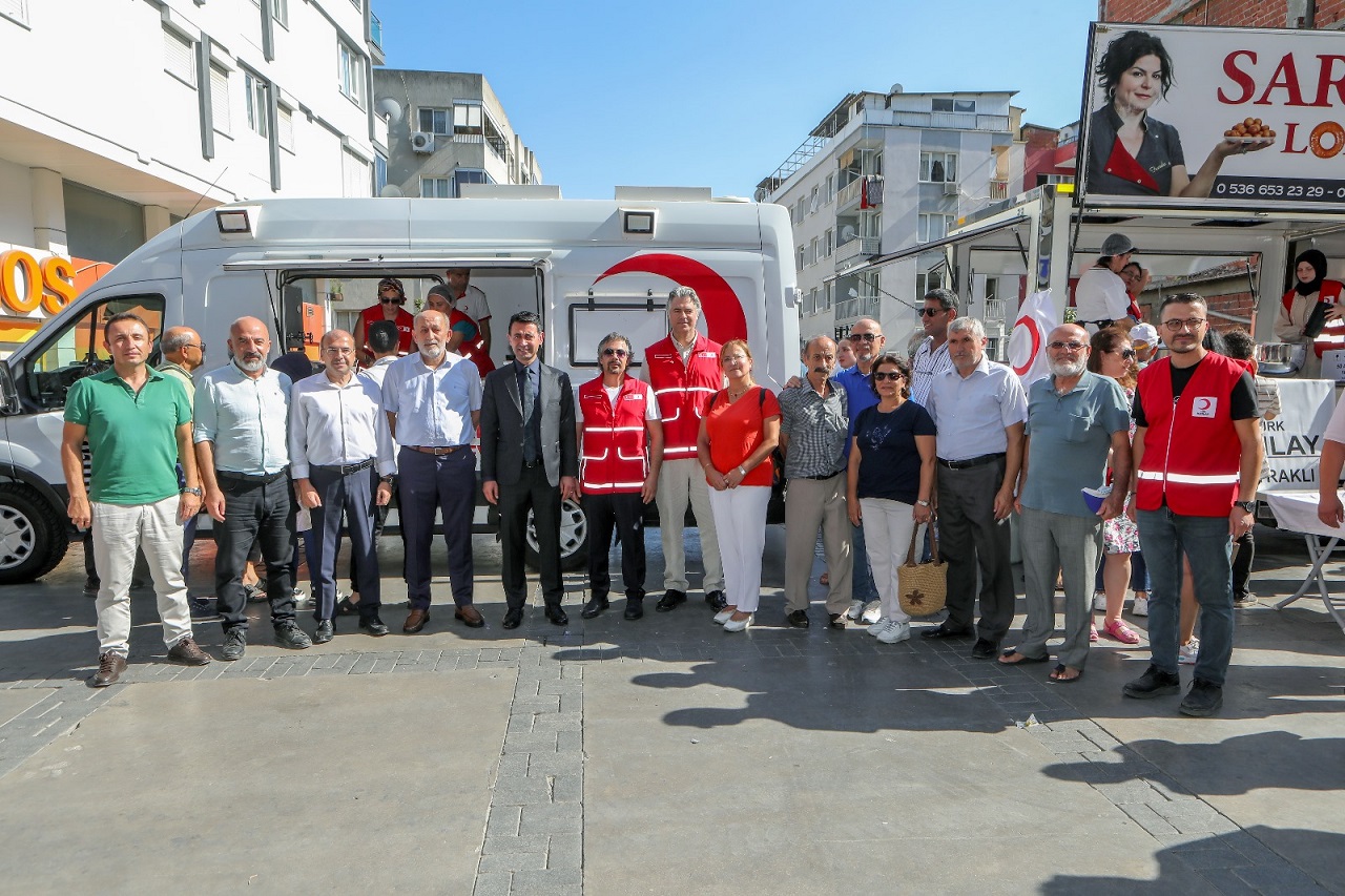 Bayraklı Kızılay Şubesi’nden 3 Bin Kişiye Aşure Ikramı0