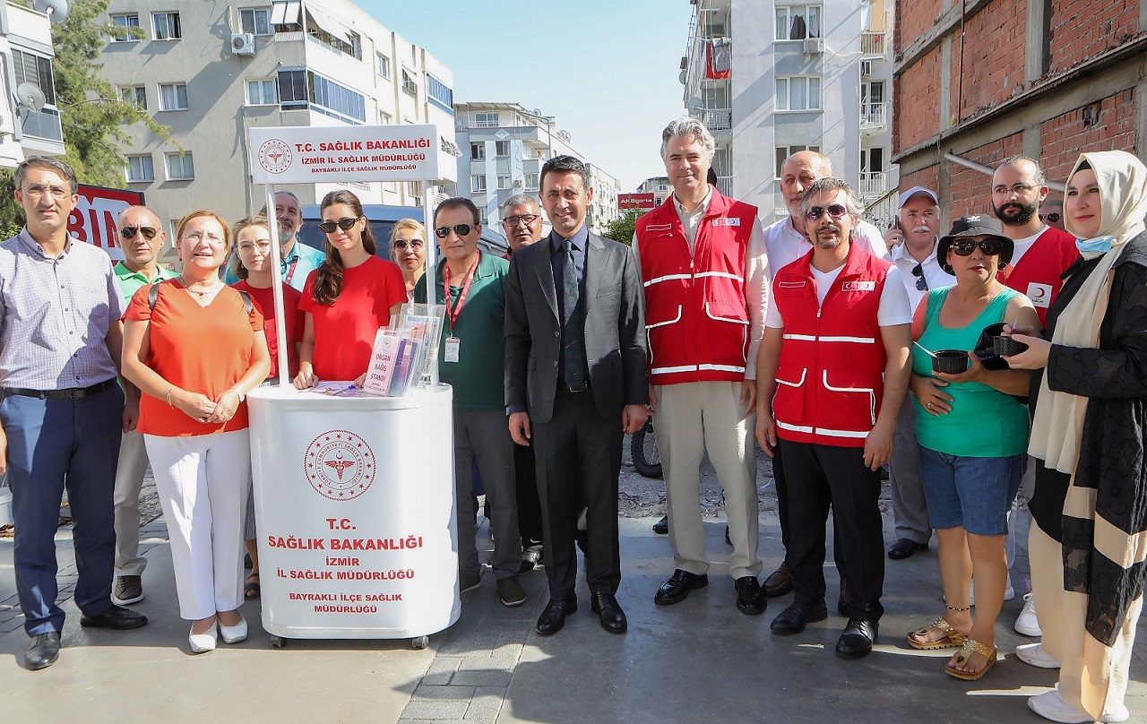 Bayraklı Kızılay Şubesi’nden 3 Bin Kişiye Aşure Ikramı00