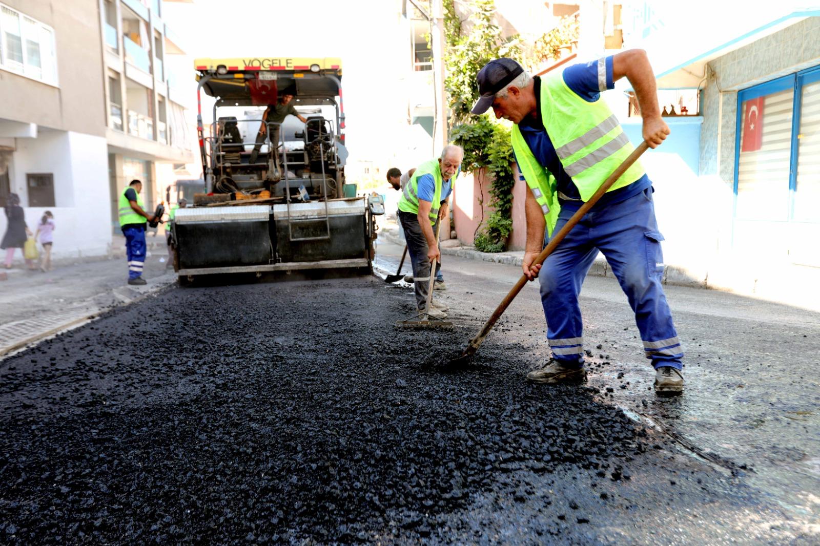 Bayraklı’da Asfalt Ve Kilit Parke Çalışmaları Devam Ediyor1