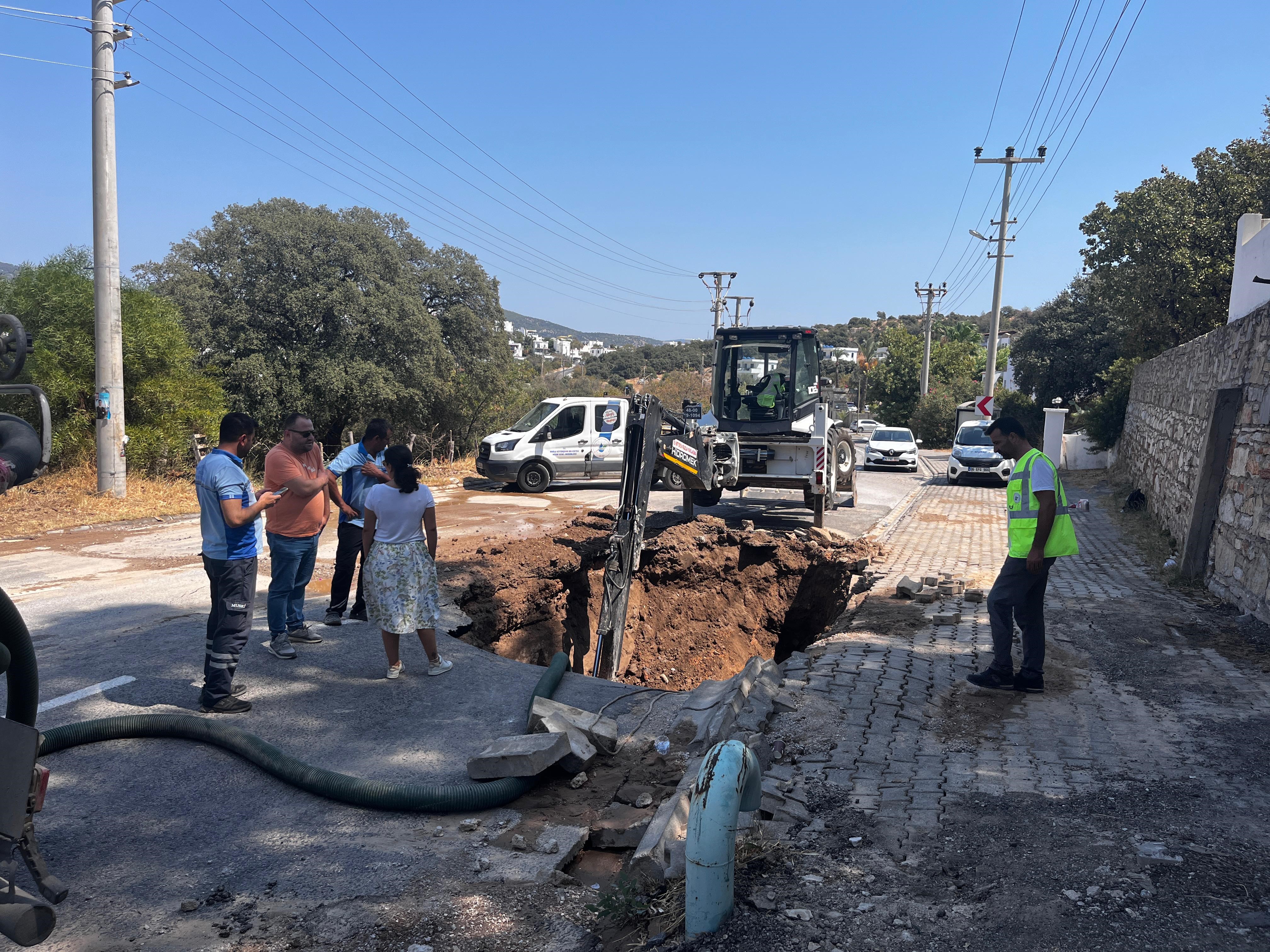 Bodrum'da Isale Hattında Yeni Patlama Yol Trafiğe Kapatıldı1