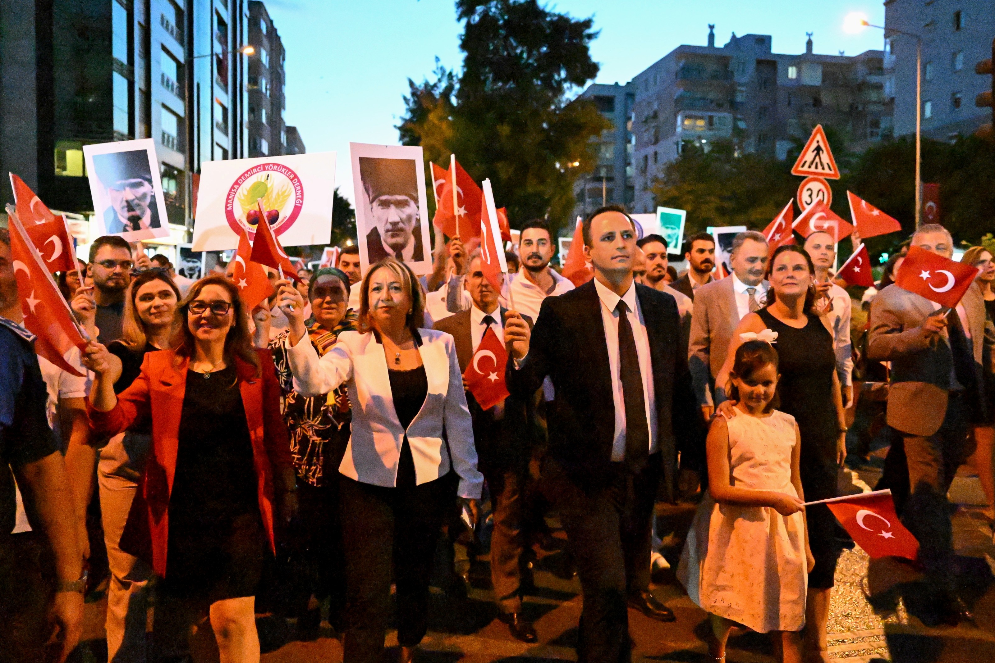 Bornova’da 30 Ağustos Coşkusu Kortej Ve Konserle Unutulmaz Anlar