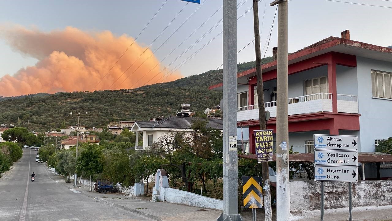 Bozdoğan’daki Dev Yangın Bulutları Işte Böyle Görüntülendi !