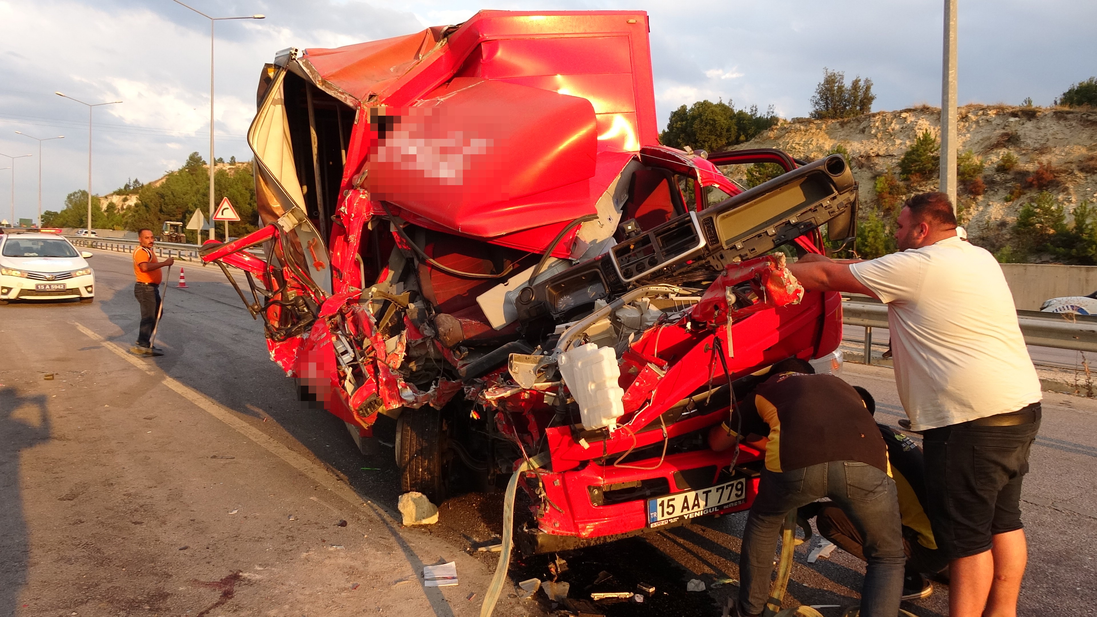 Burdur Antalya Yolunda Feci Kaza 1 Ölü, 2 Yaralı00