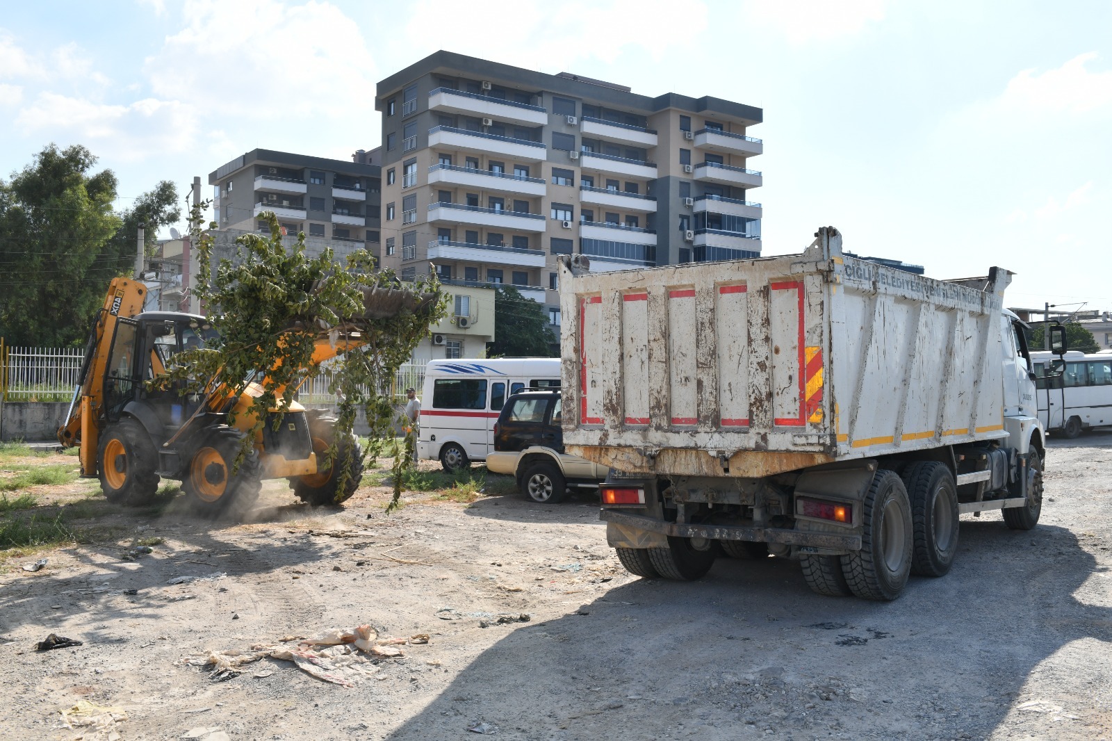 Çiğli, Ata Sanayi Sitesi'ne Kapsamlı Temizlik Operasyonu0