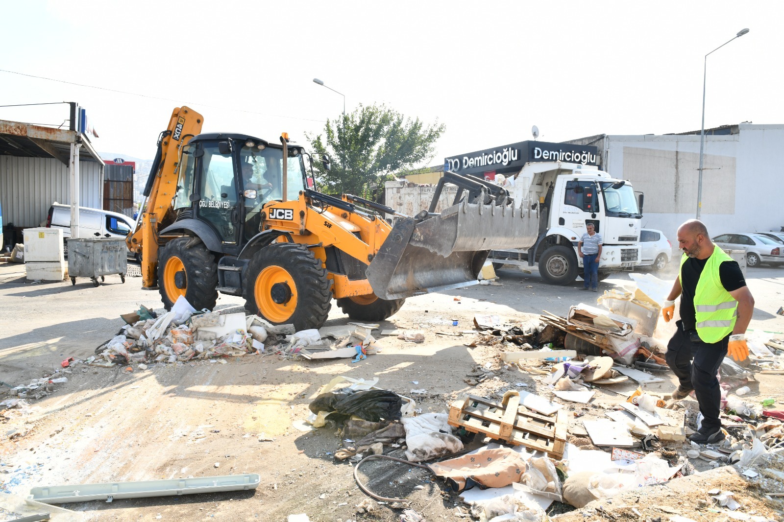 Çiğli, Ata Sanayi Sitesi'ne Kapsamlı Temizlik Operasyonu2