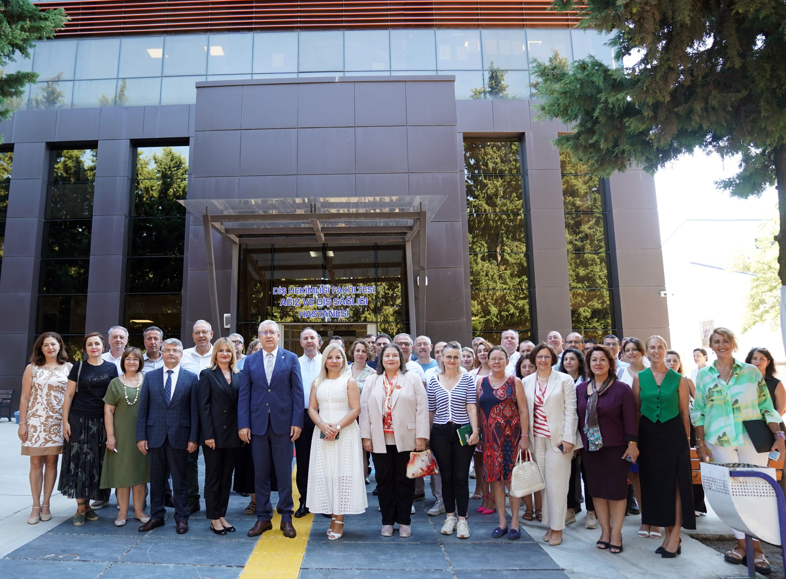 ++Eü Diş Hekimliği Fakültesi Hastanesi'nde Yeni Ve Modern Ameliyathaneler Hizmete Açıldı (1)