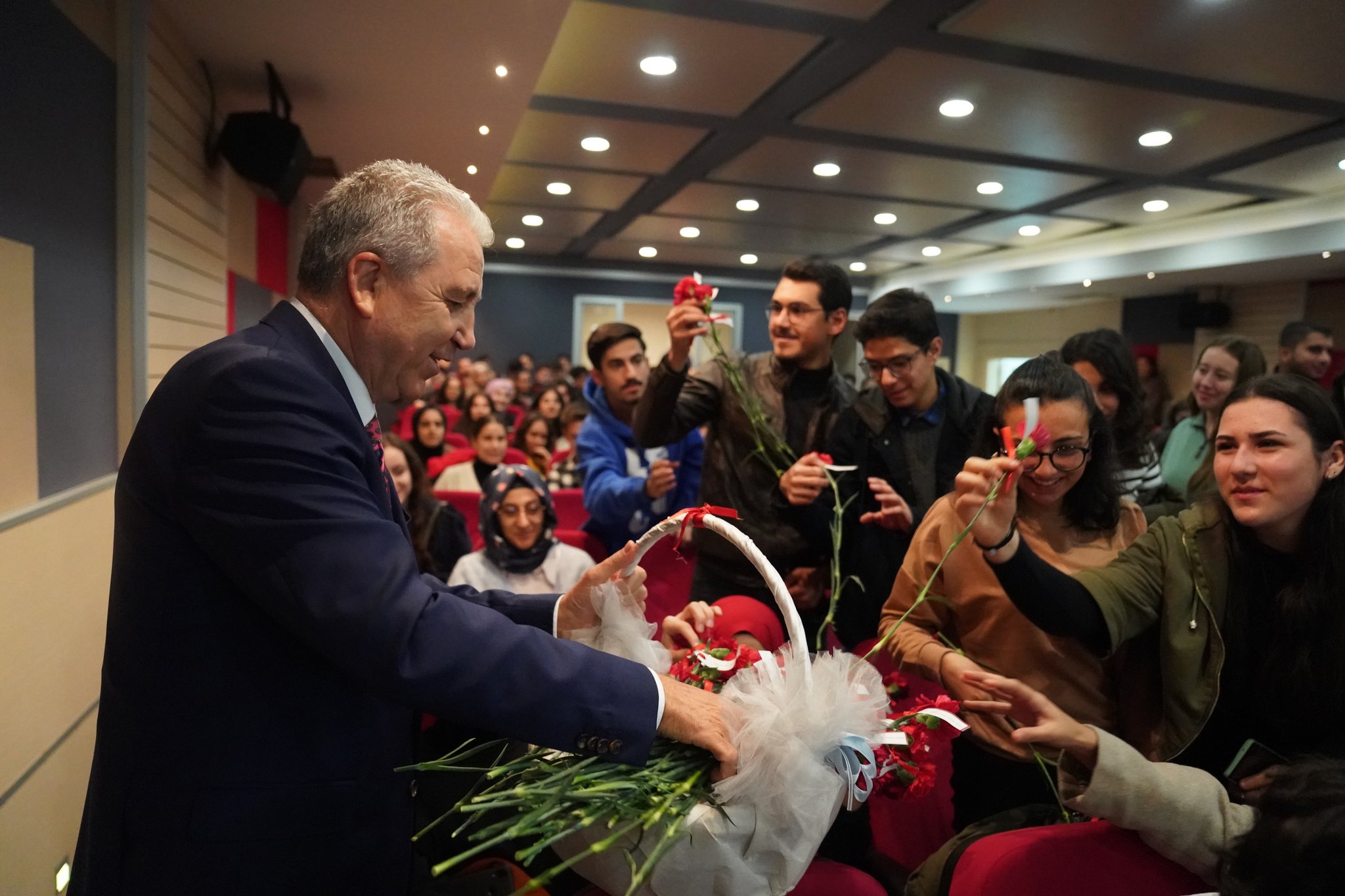 ++Eü Eğitim Fakültesi, Öğretmen Ve Psikolojik Danışman Adaylarını Bekliyor