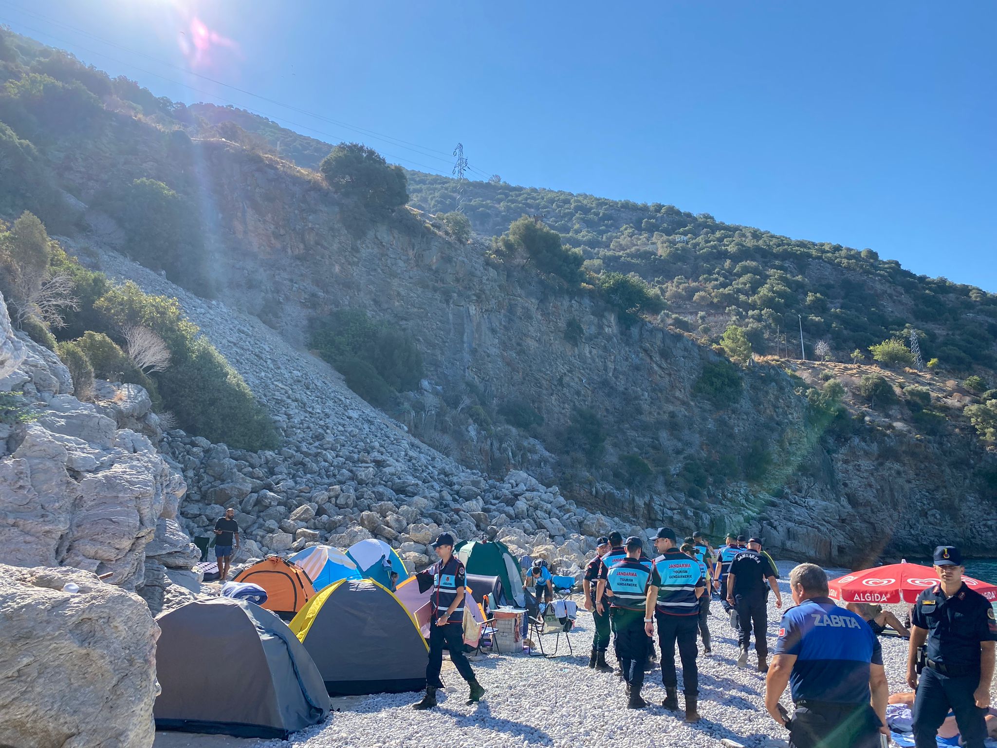 Fethiye Belediyesi’nden Ölüdeniz’de Izinsiz Çadırlara Müdahale00