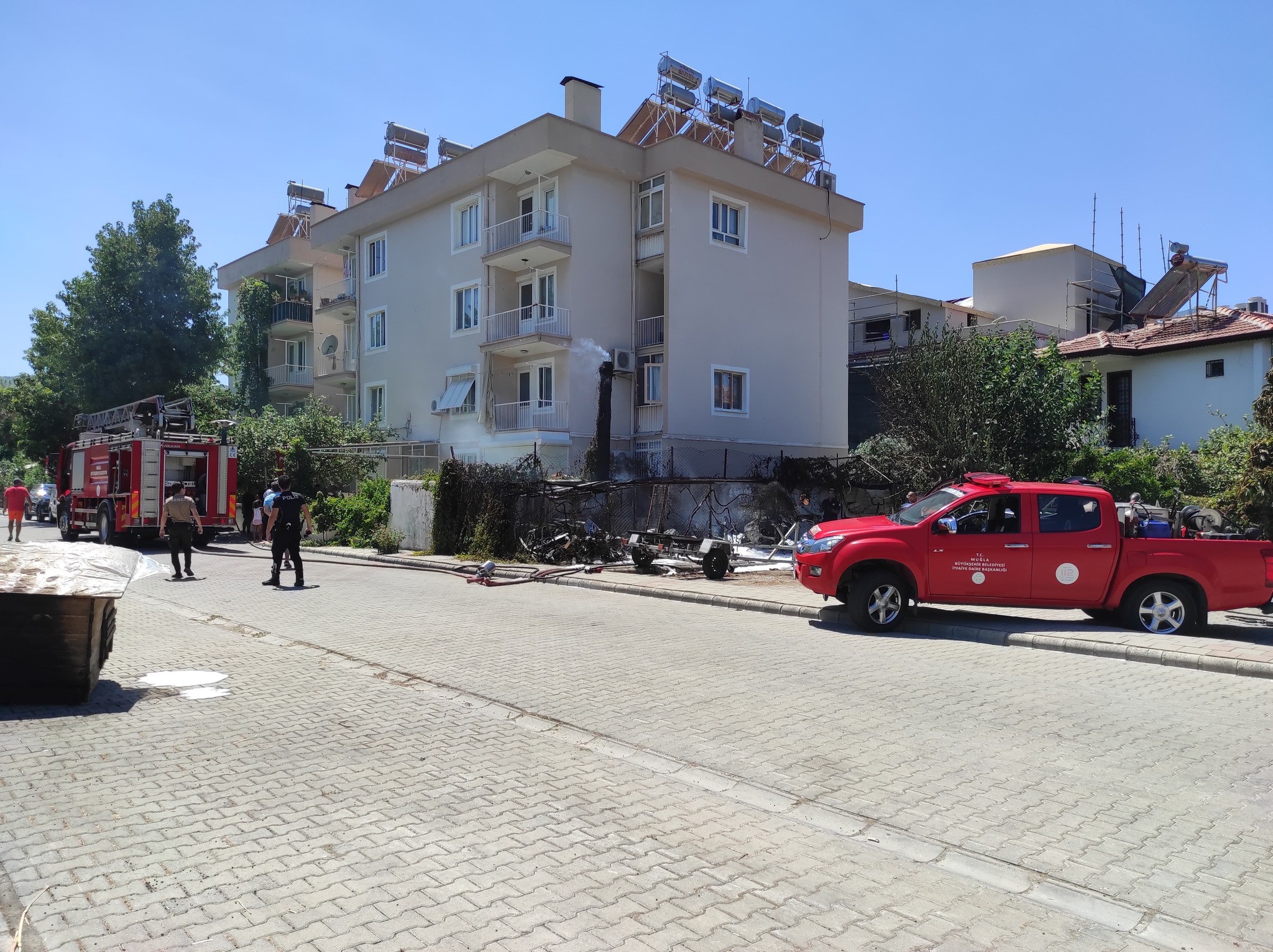 Fethiye’de Apartman Deposu Yangını Otomobile Sıçradı1