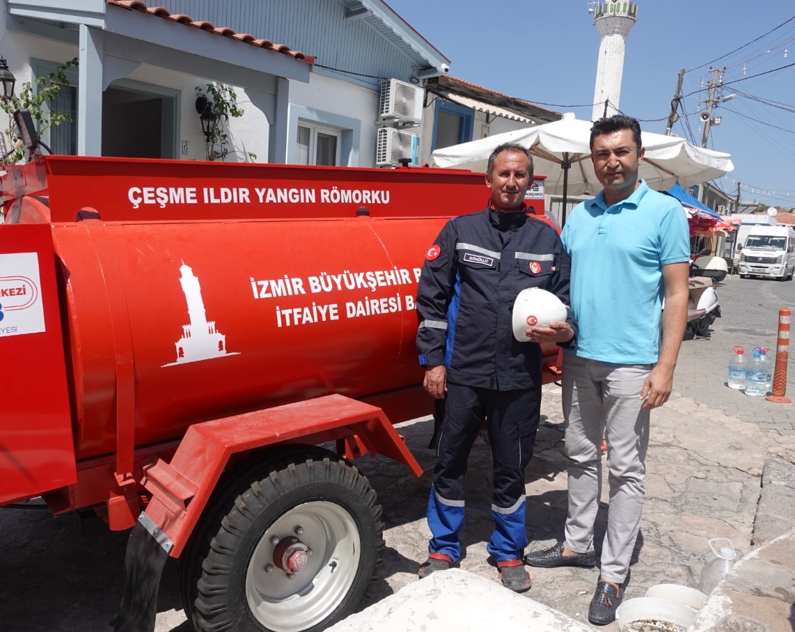 İzmir Büyükşehir Belediyesi'nden Yangın Söndürme Tankeri Desteği1