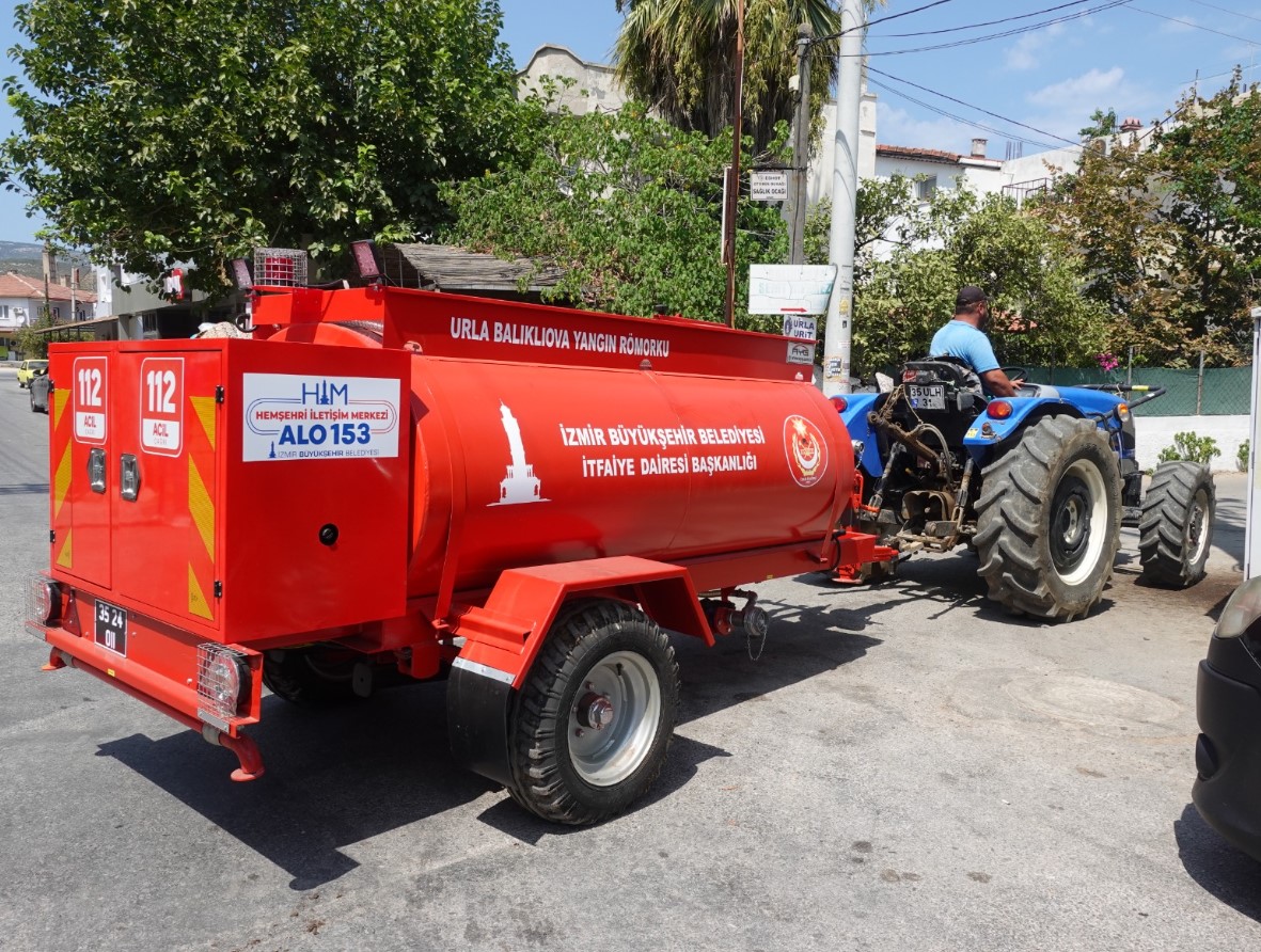 İzmir Büyükşehir Belediyesi'nden Yangın Söndürme Tankeri Desteği2