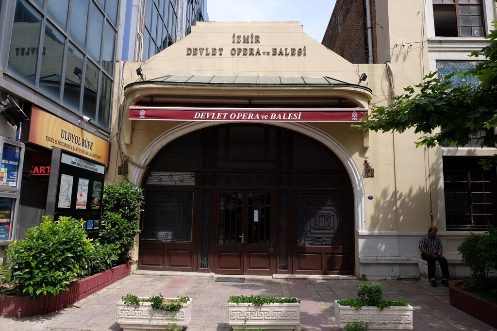 İzmir Devlet Opera Ve Balesi Elhamra Sahnesi 2