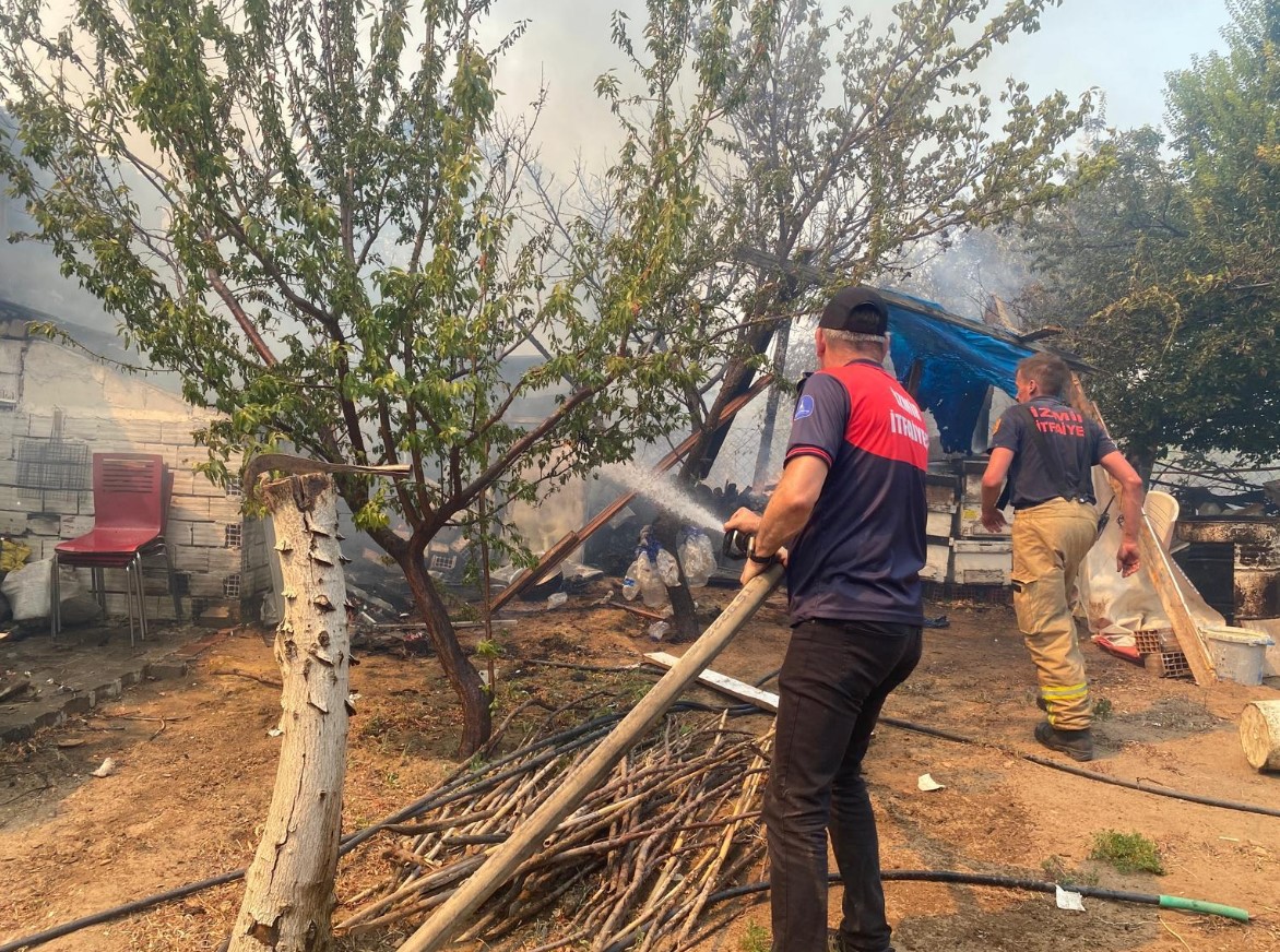 İzmir'de Birbirini Izleyen Orman Yangınlarına Büyük Seferberlik0