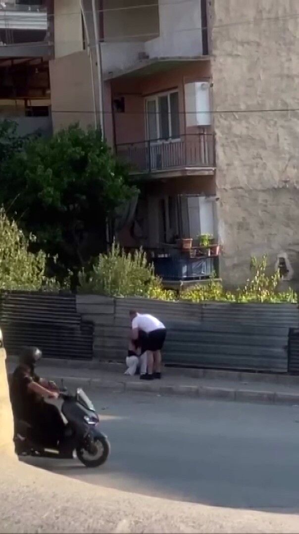 İzmir'de Sokak Ortasında Şiddet Kadın Yardım Çığlığına Yanıt Bulamadı!