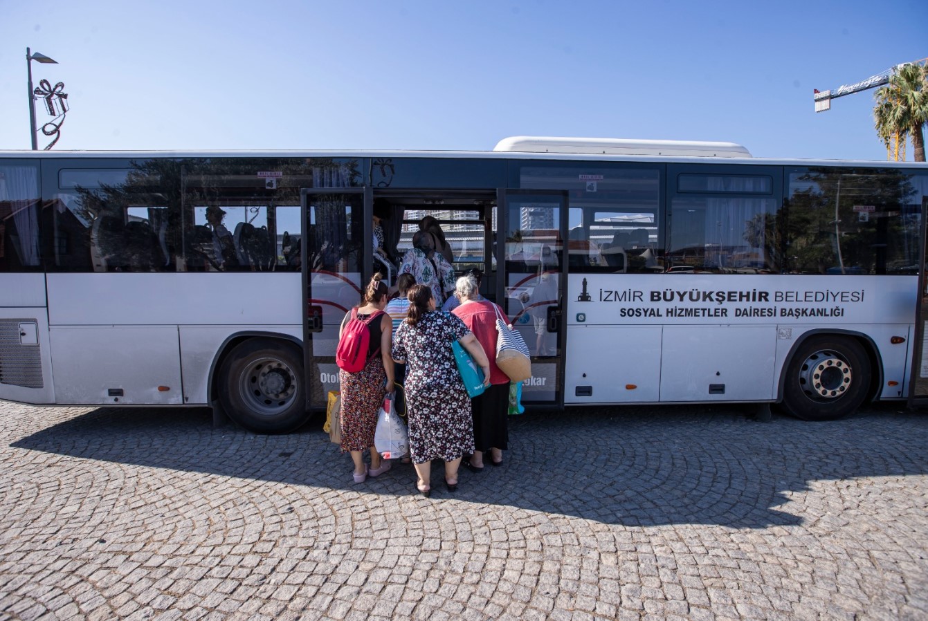 İzmir'in Dezavantajlı Bölgelerinde Yaşayanlar Denizle Buluştu