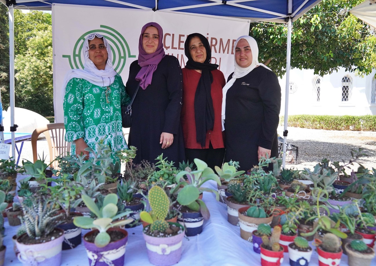 Kadifekaleli Kadınlar Yetiştirirken Kazanıyor