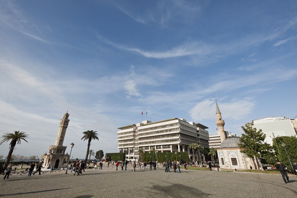 Konak Atatürk Meydanı 2
