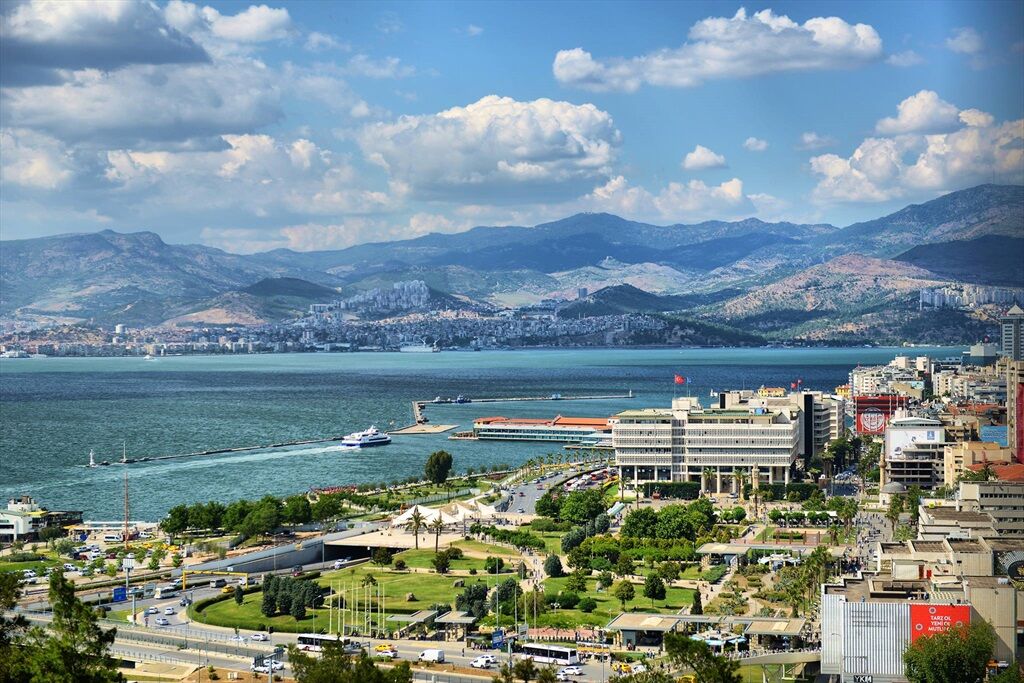 Konak Atatürk Meydanı 4