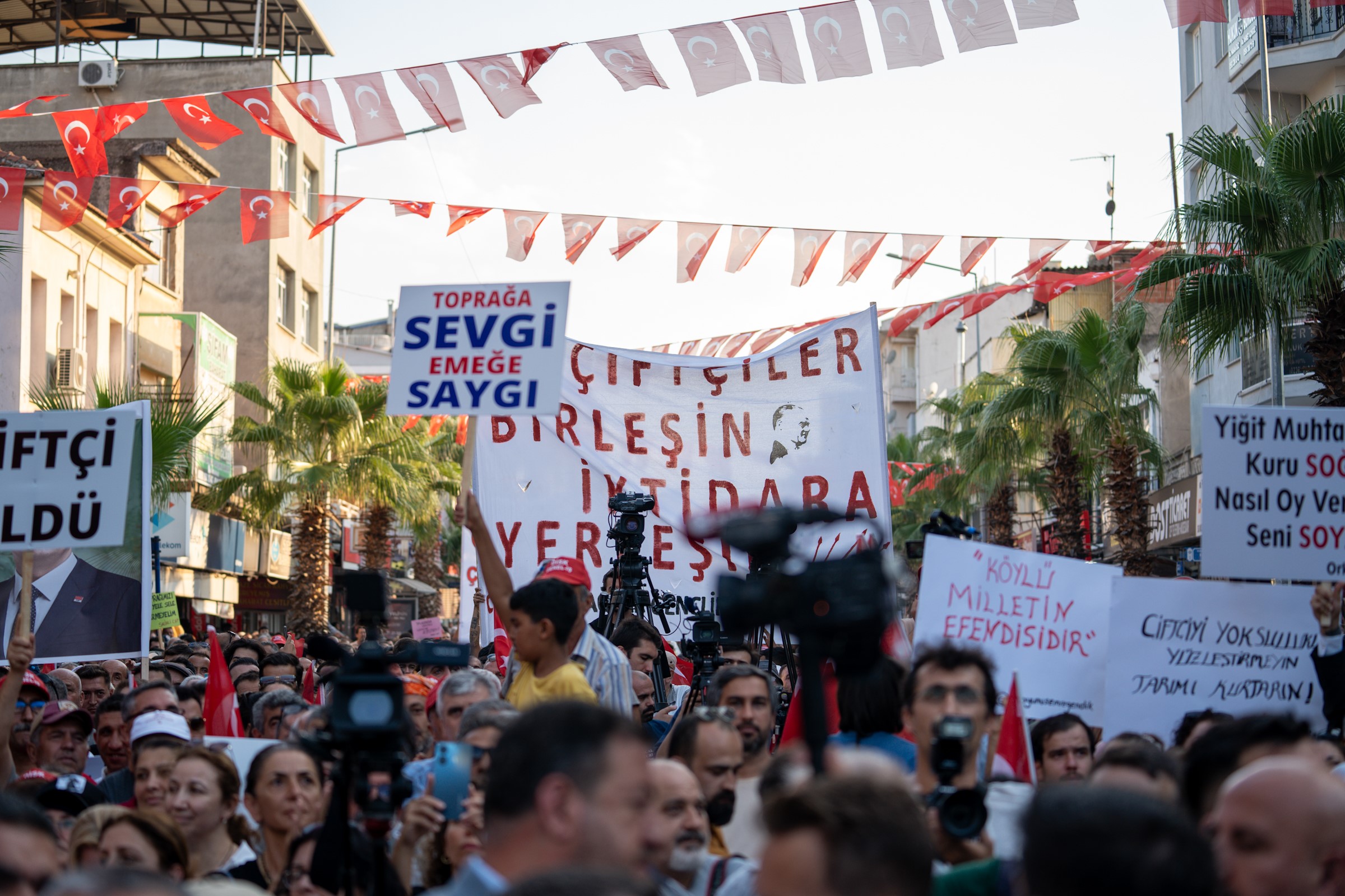 Özgür Özel Çiftçilerimizin Sesini Türkiye'ye Duyurmaya Devam Edeceğiz