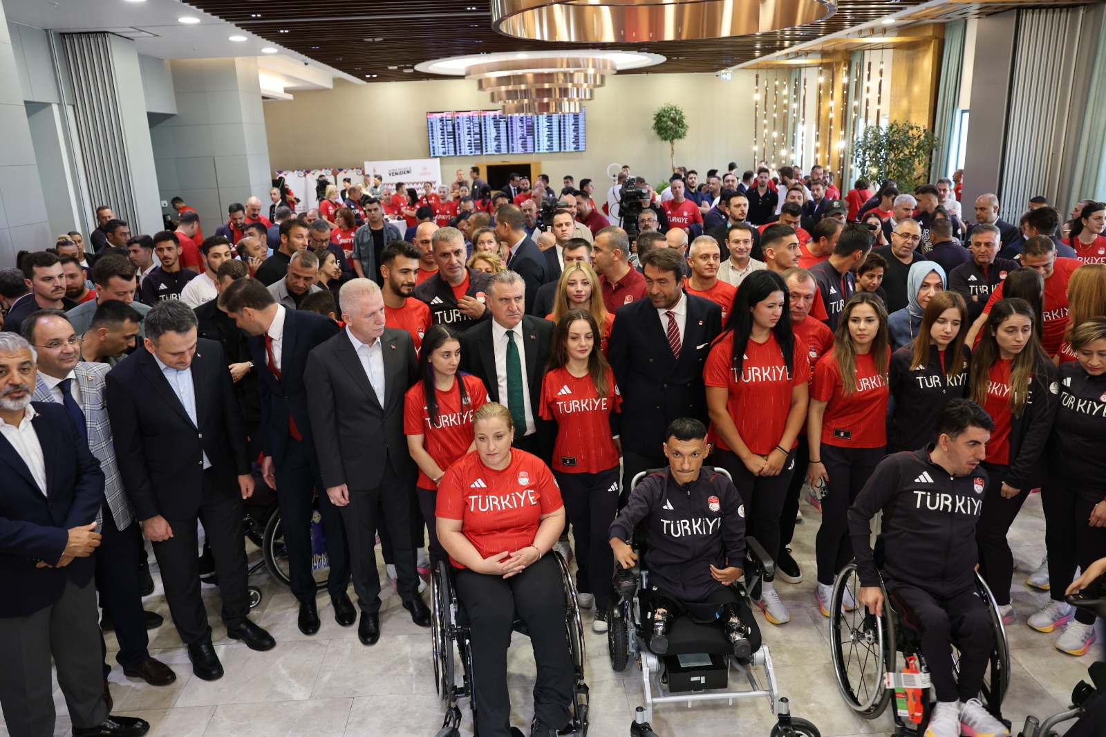 Paralimpik Milli Takımı 94 Sporcu Ile Paris'e Uğurlandı2