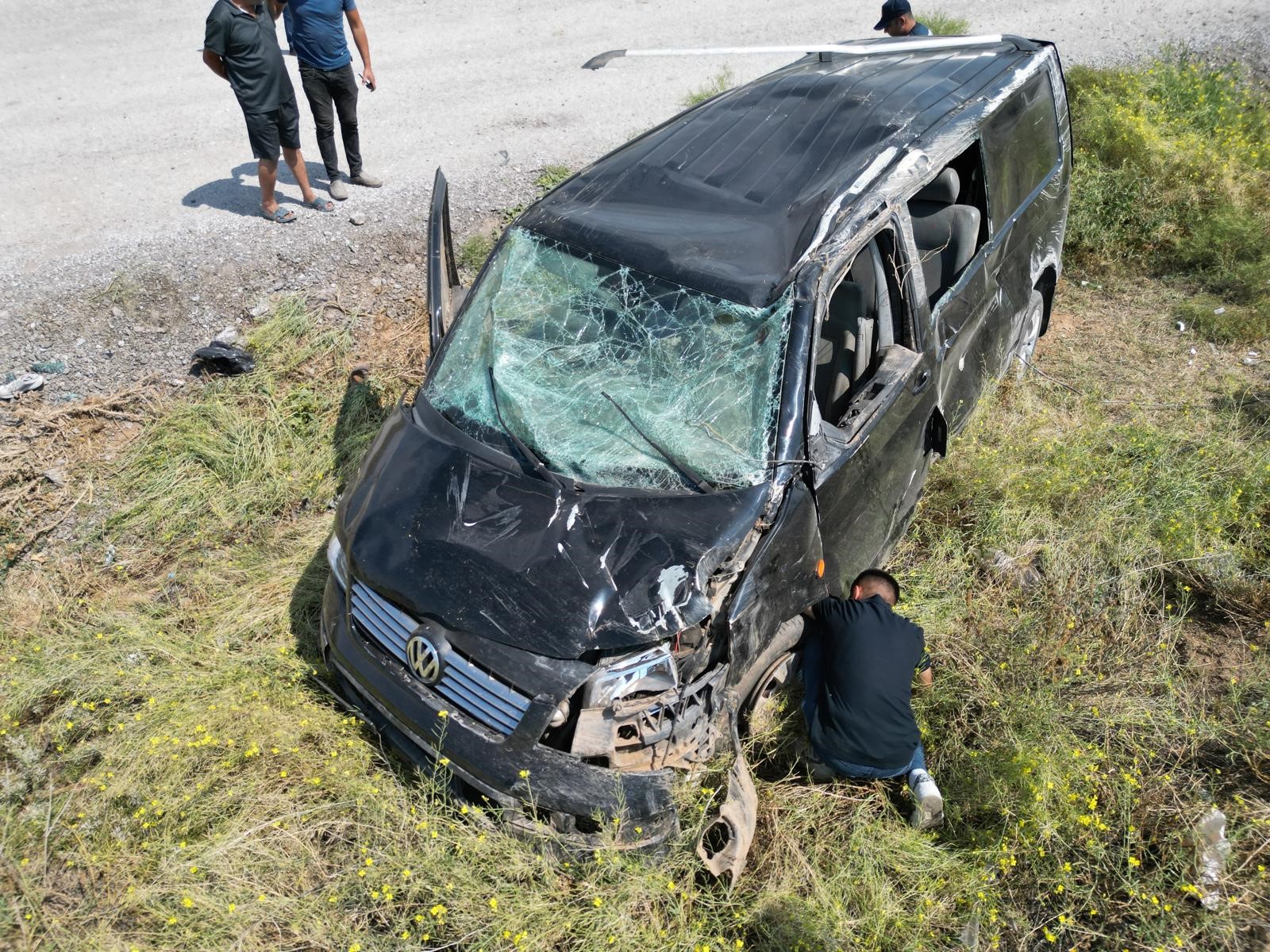 Takla Atan Minibüs Şarampole Yuvarlandı 1 Kişi Hayatını Kaybetti