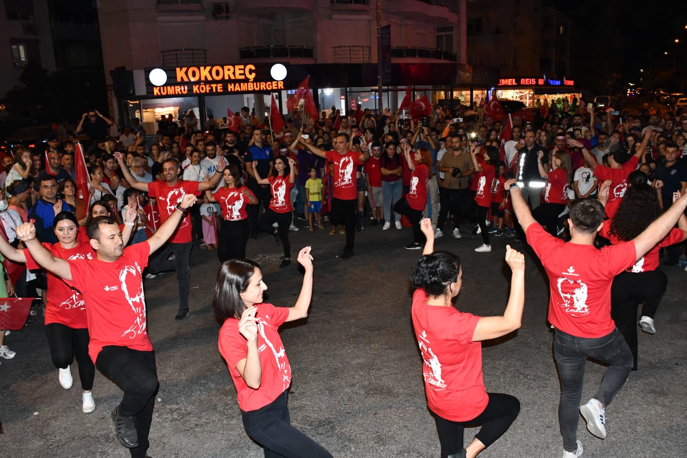 Torbalı’da 30 Ağustos'ta Binlerce Kişi Fener Alayında Buluştu!0