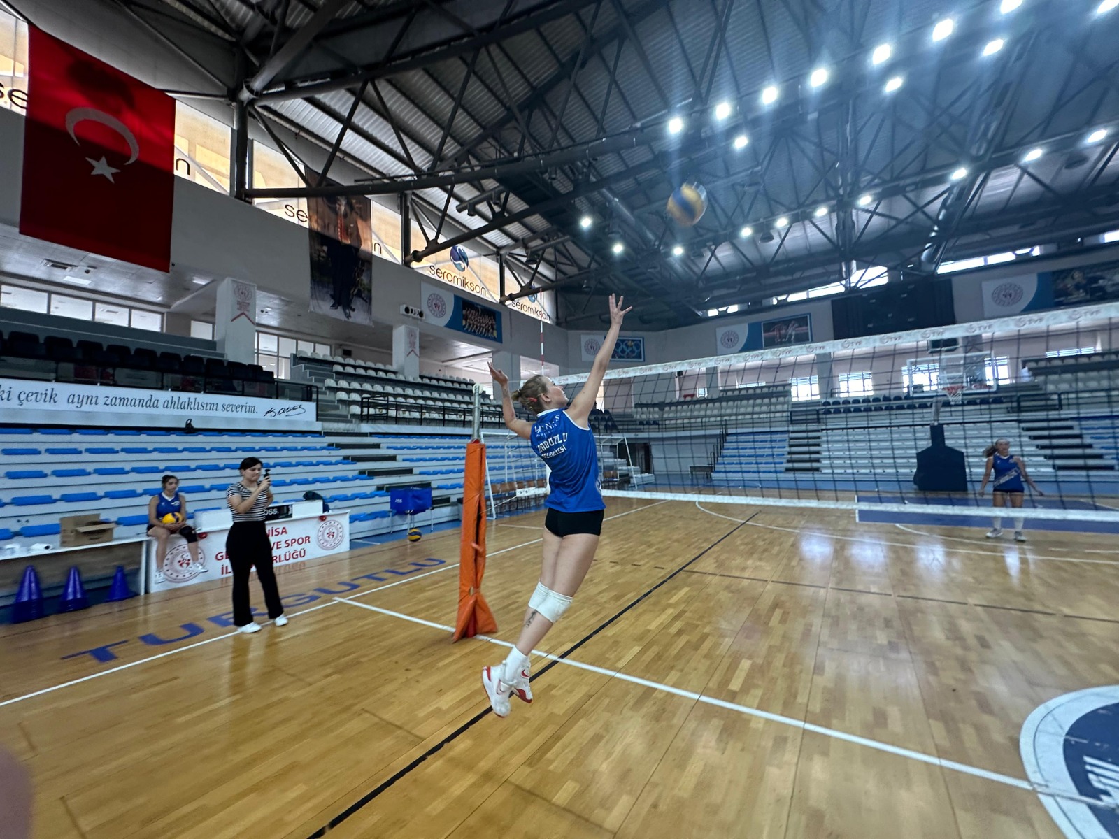 Turgutlu Belediyesi Kadın Voleybol Takımı Yeni Sezona Hazır2