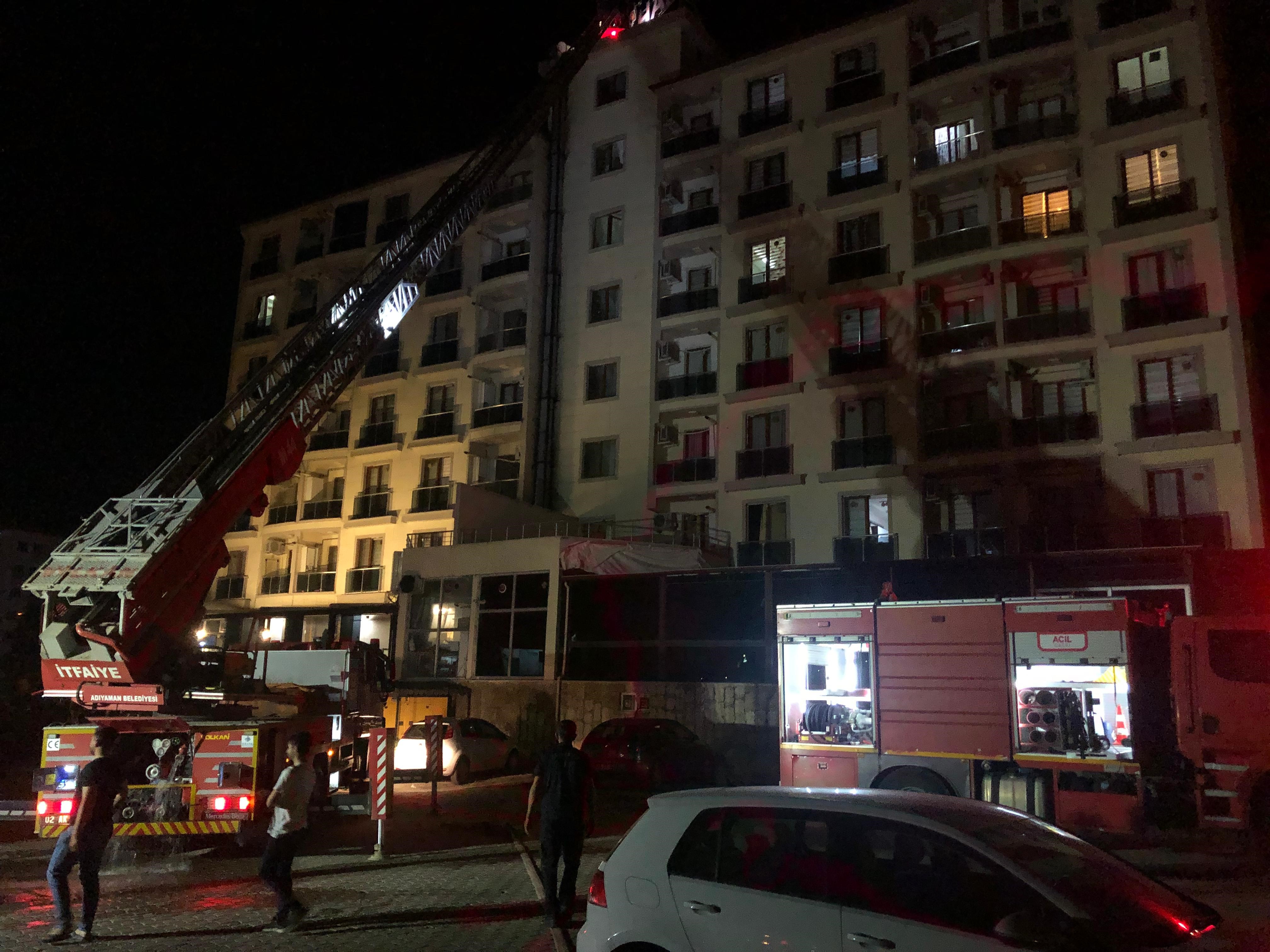 Adıyaman’da Bacada Çıkan Yangın Paniğe Neden Oldu (1)